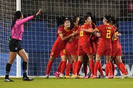 32岁格策凌空斩，1-0，德甲第4双杀德甲5冠王，一夜升至第3.